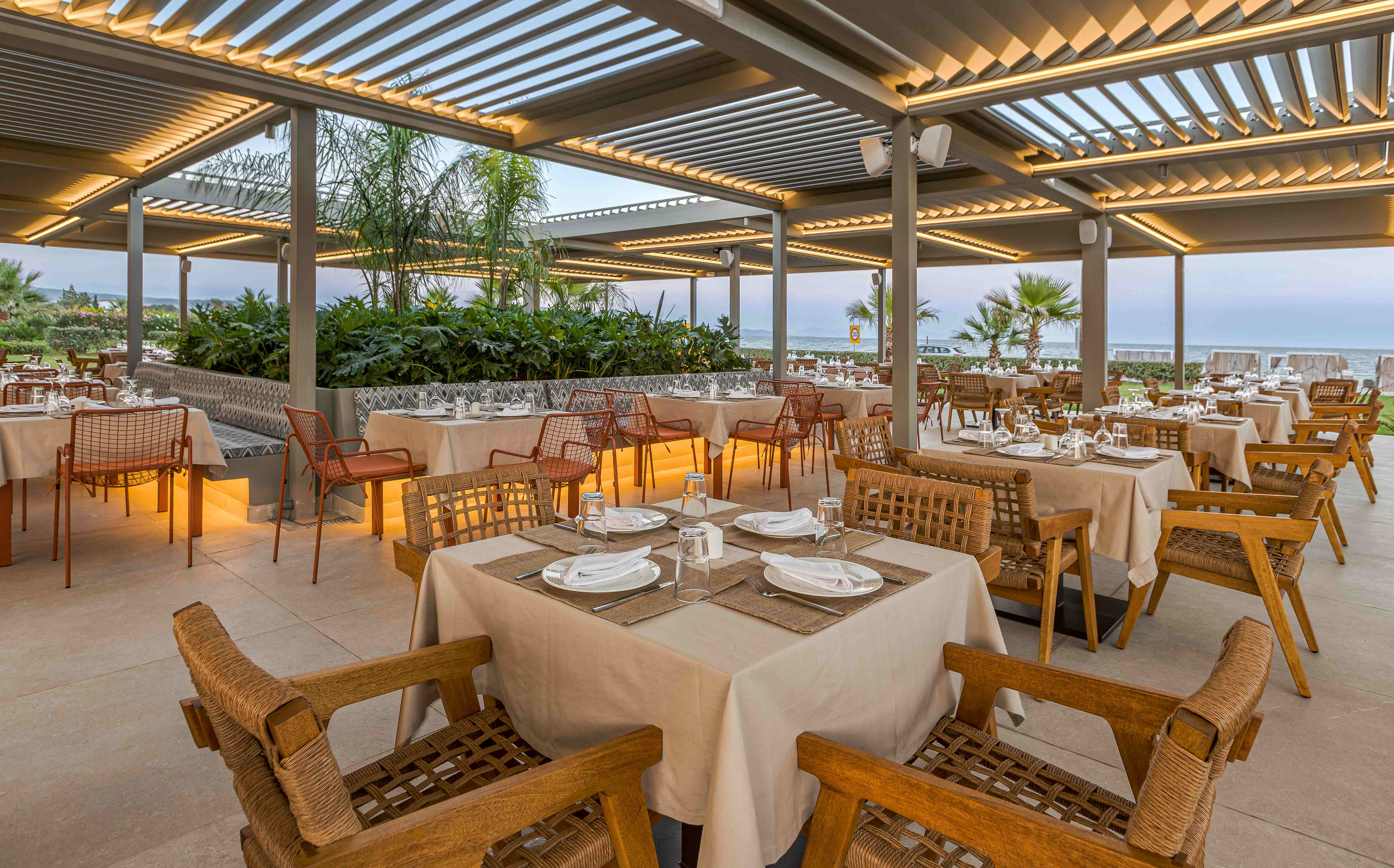 Image: http://www.bookyourweddingday.com/images/media/uploadfiles/BLQ Sea Resto Amphitrite.jpg